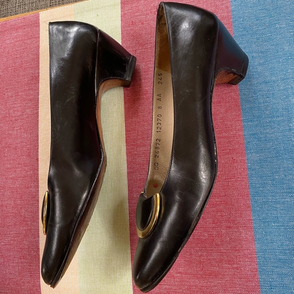 Ferragamo Black Leather Pumps - Picture 2 of 7